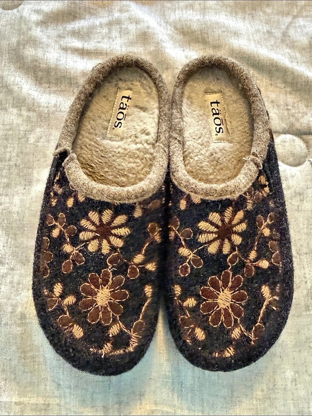 Taos Woolky Floral Embroidered Slippers Black & Brown US 4
